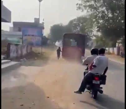 தேர்வுக்காக பேருந்து பின்னாடி ஓடிய மாணவி: வைரலாகும் வீடியோ