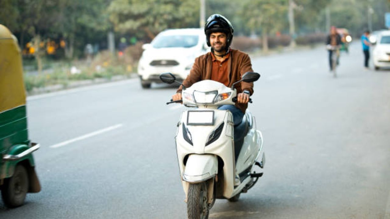 புதிய டூவீலர்களுக்கு 2 ஹெல்மெட் கட்டாயம்